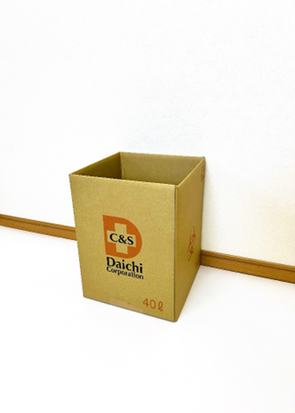 茶色い箱にオレンジ色のハザードマークがついた40L入る段ボール